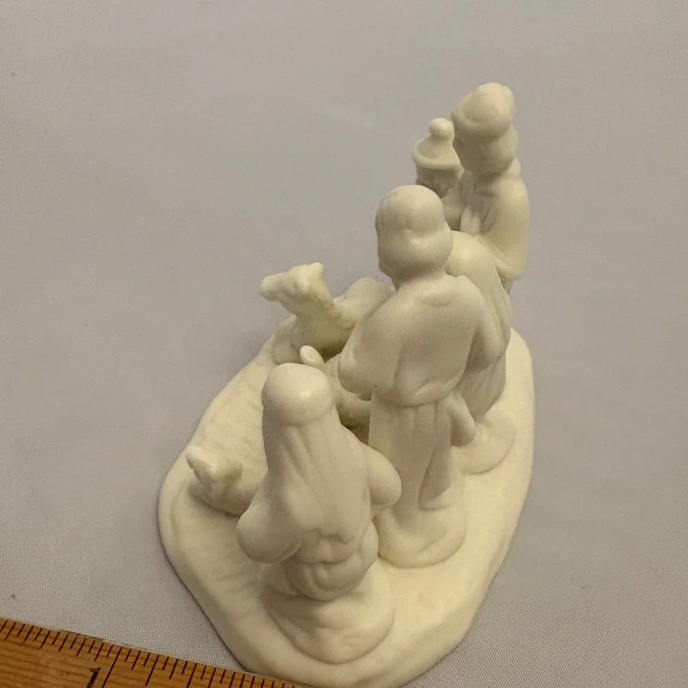 Vintage Nativity Scene Set Holy Family Manger Figurines Jesus Lamb Shepherd 2.5
